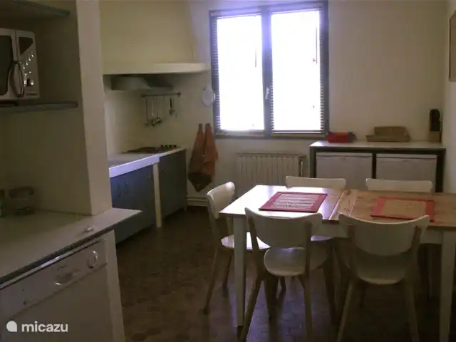 Etage Le Mas de Saint-Ferreol en Francia, Drôme, Menglon - apartamento cocina comedor