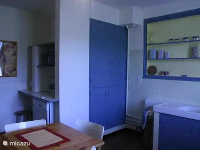 Etage Le Mas de Saint-Ferreol en Francia, Drôme, Menglon - apartamento cocina comedor