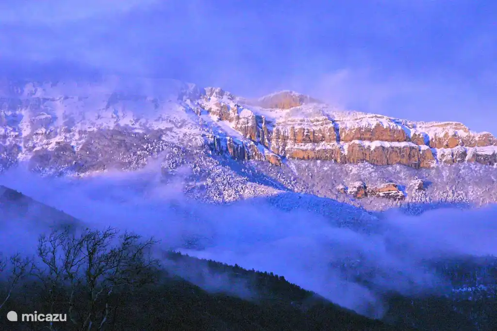 Uitzicht op de Glandasse vanuit onze tuin in de winter
