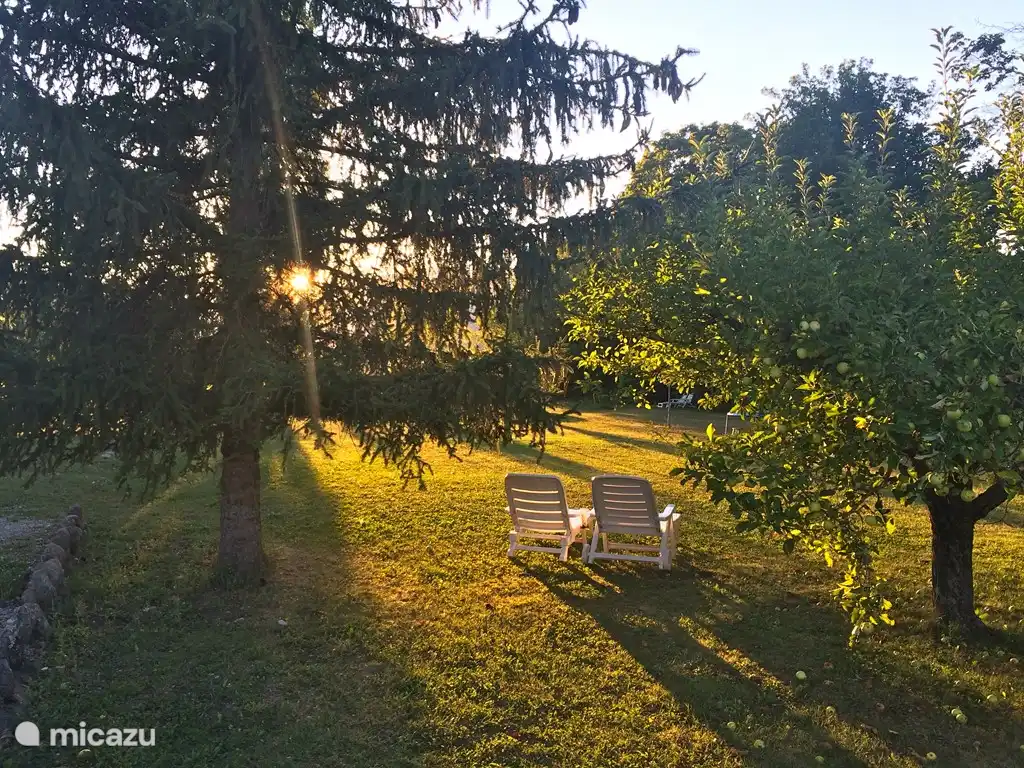 De noordelijke tuin voor zonsondergang