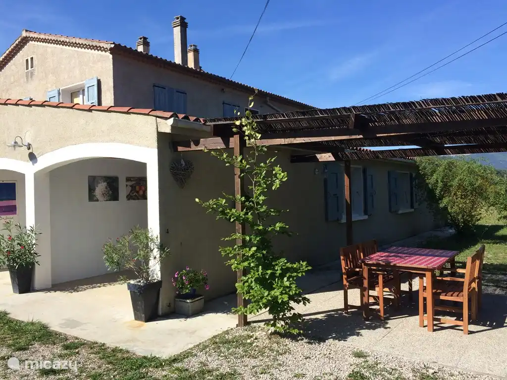 Appartement Nord met Pergola