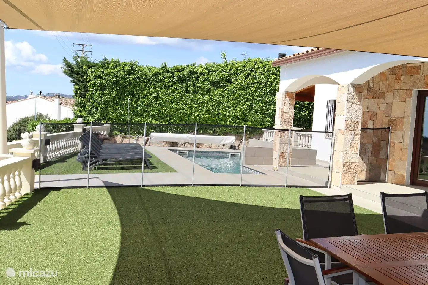 Optionale Poolablagerung; sehr sicher für Ihre kleinen Kinder.