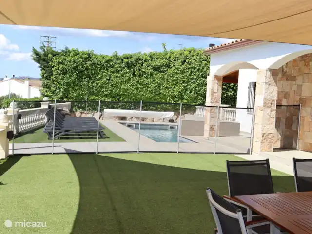 Location de Vacances Espagne, Costa Brava, Calonge, villa - VillaCostaBrava Dépôt de piscine facultatif ; très sécuritaire pour vos petits enfants.