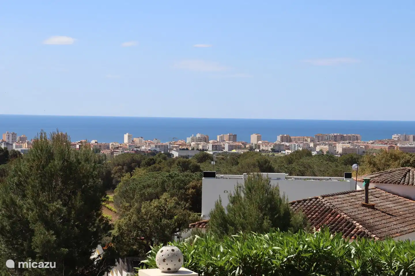 Blick von der Terrasse der VillaCostaBrava (Sant Antoni de Calonge und das Mittelmeer)