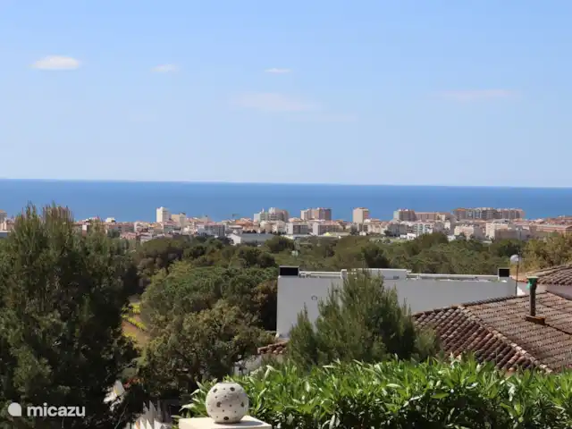Location de Vacances Espagne, Costa Brava, Calonge, villa - VillaCostaBrava Vue depuis la terrasse de VillaCostaBrava (Sant Antoni de Calonge et la mer Méditerranée)