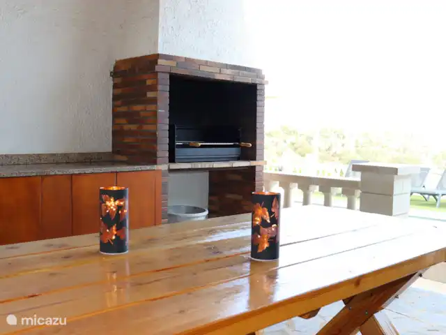 Location de Vacances Espagne, Costa Brava, Calonge, villa - VillaCostaBrava Barbecue couvert avec cuisine extérieure (avec eau chaude et froide)