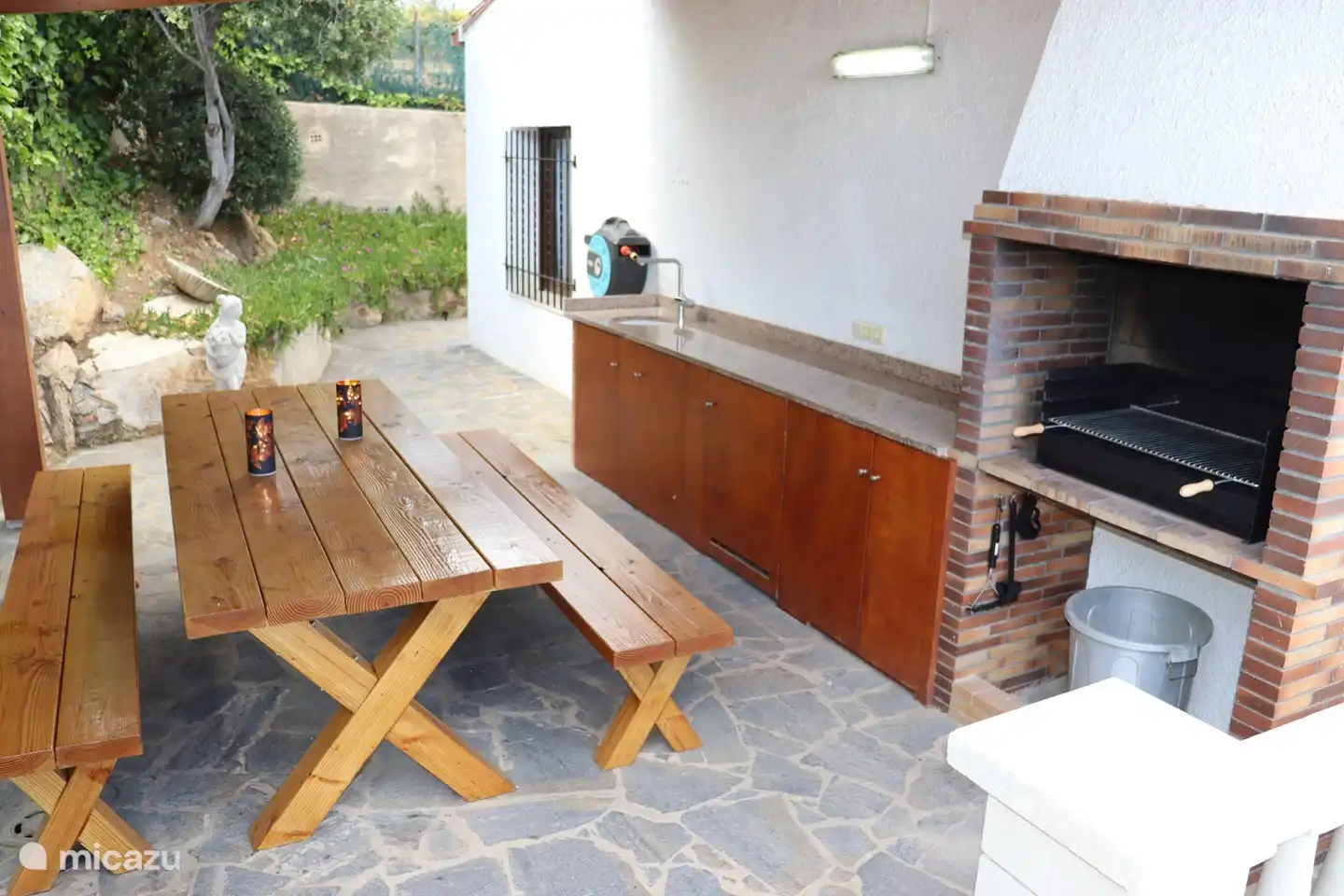 Leckeres Barbecue und am Picknicktisch