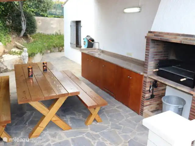 Location de Vacances Espagne, Costa Brava, Calonge, villa - VillaCostaBrava Délicieux barbecue et à la table de pique-nique