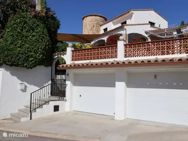 Location de Vacances Espagne, Costa Brava, Calonge, villa - VillaCostaBrava Si vous le souhaitez, la voiture/moto peut être garée dans le garage