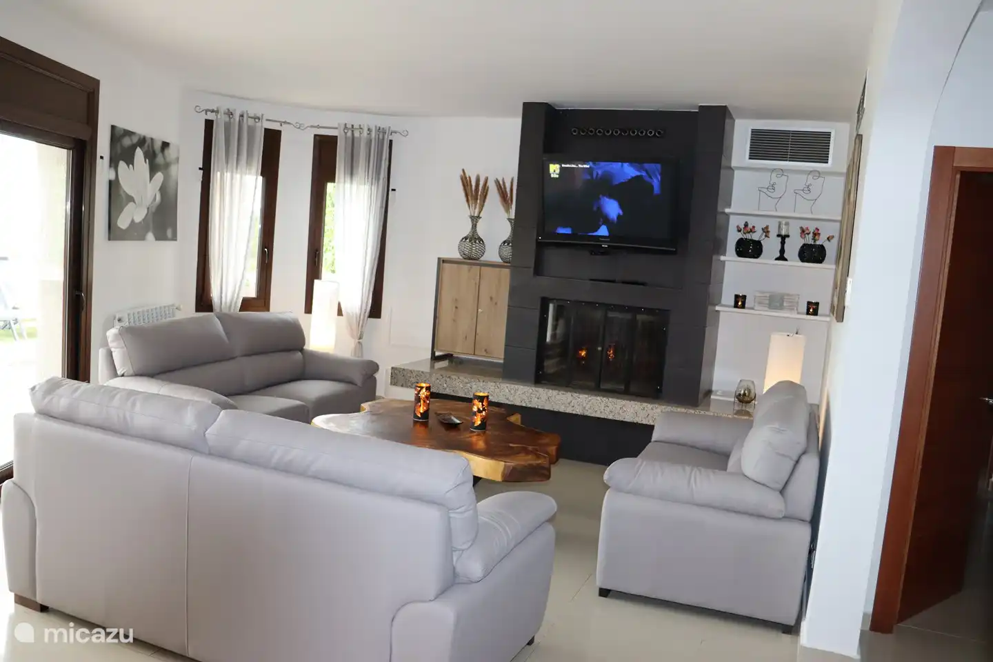 Überblick über das gemütliche Wohnzimmer