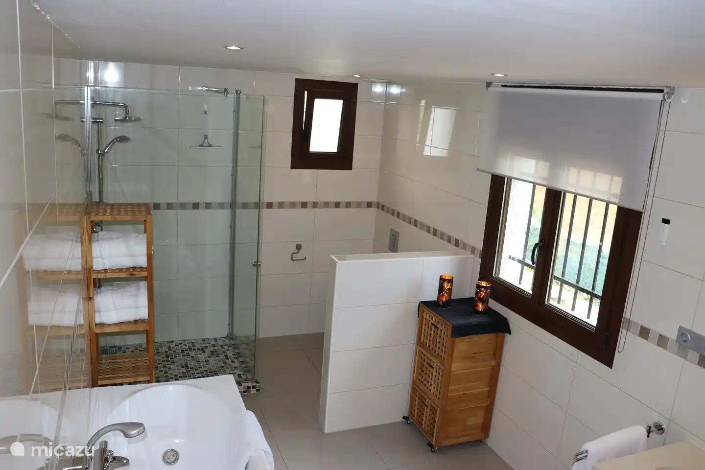 Getrennte Dusche (im Erdgeschoss und im 1. Stock)