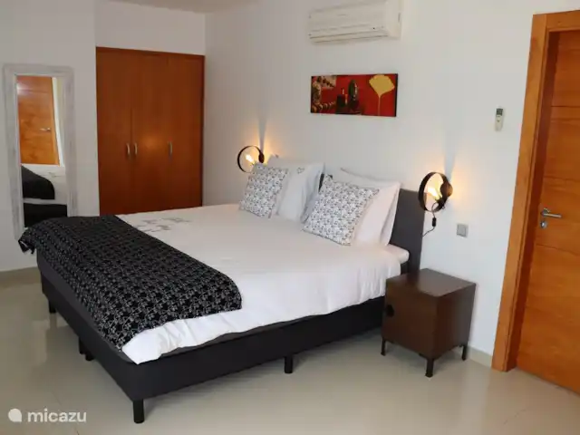 Location de Vacances Espagne, Costa Brava, Calonge, villa - VillaCostaBrava Chambre des maîtres avec suffisamment de garde-robes