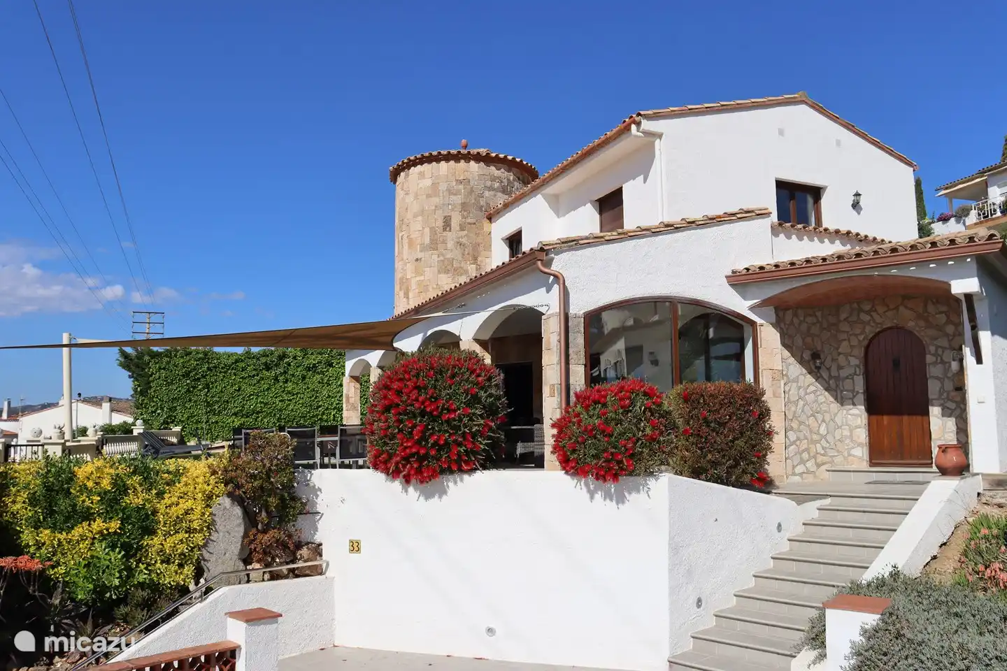 Der geräumige Eingangsbereich der Villa Costa Brava