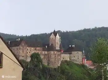 Schöne Burg Loket mit Original-Dungeons.