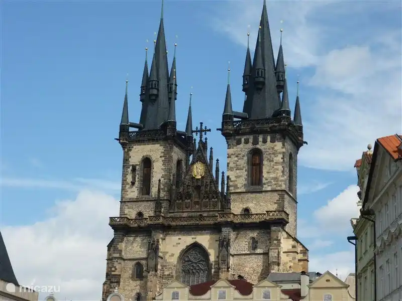 Einer der vielen schönen Gebäuden in Prag, zwei Stunden von Horní Blatná.