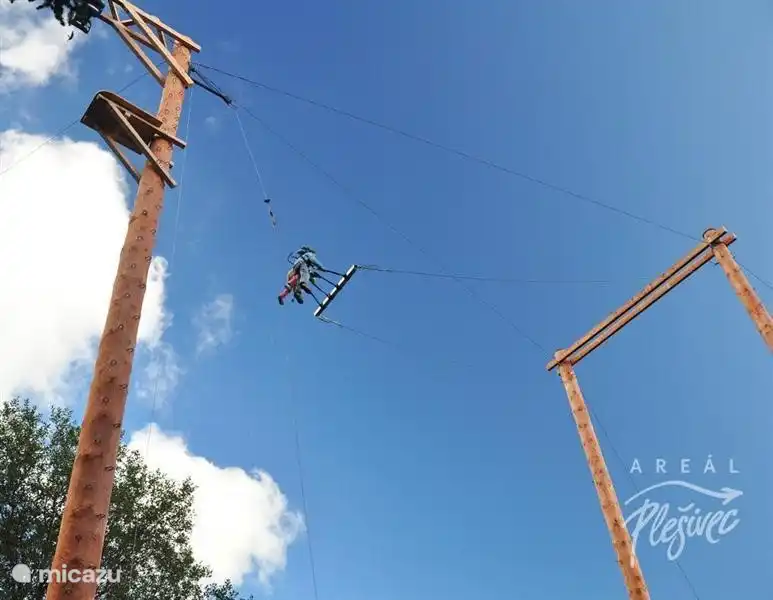 Giant Swing, 16 Meter freien Fall! An der Aktivitäten Zentrum www.plesivec.eu 7 km entfernt.