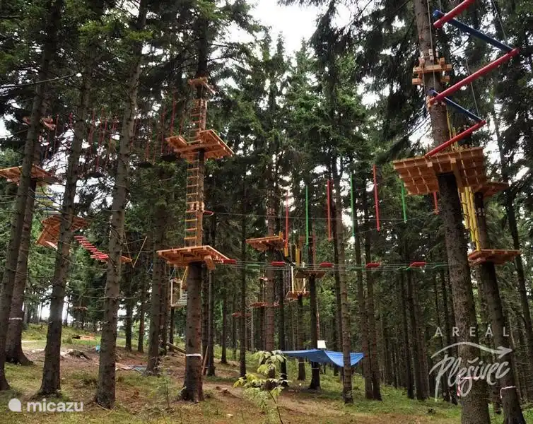 Klettern an der brandneuen Aktivitäten Zentrum www.plesivec.eu nur 7 km entfernt.