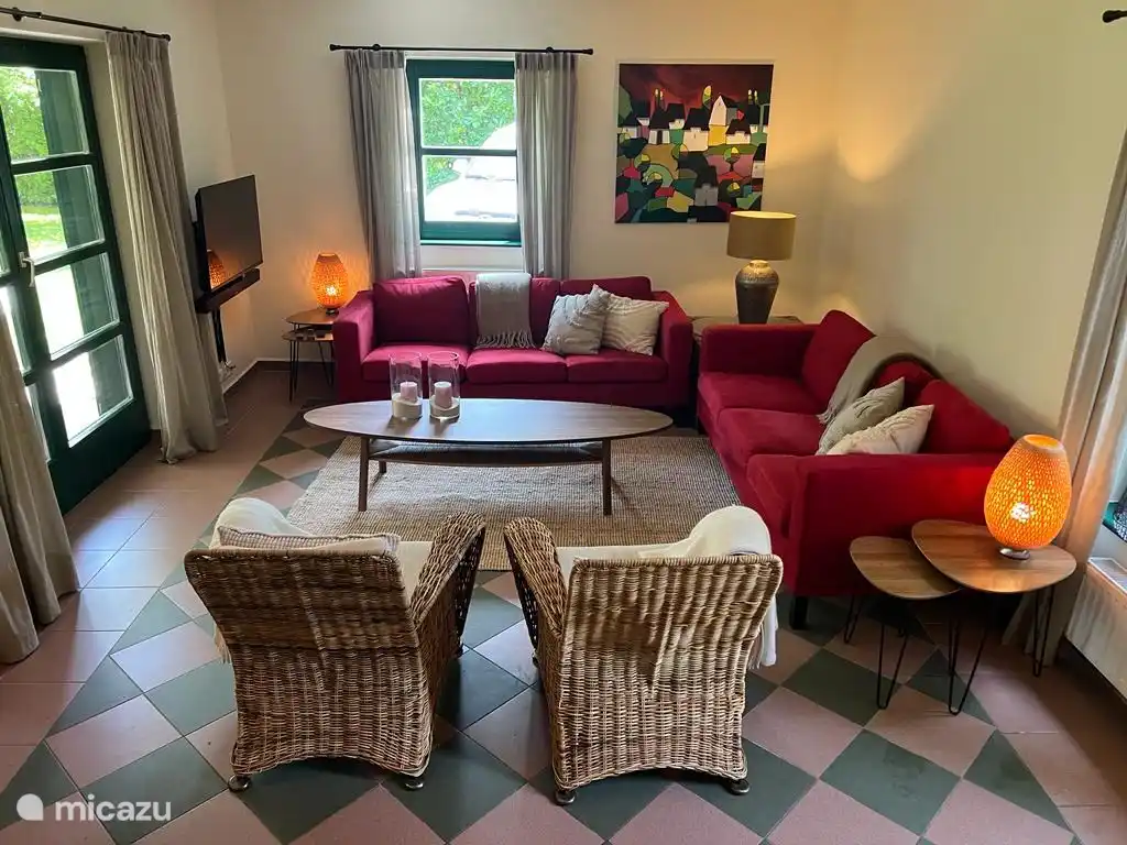 Lounge neben der Terrasse