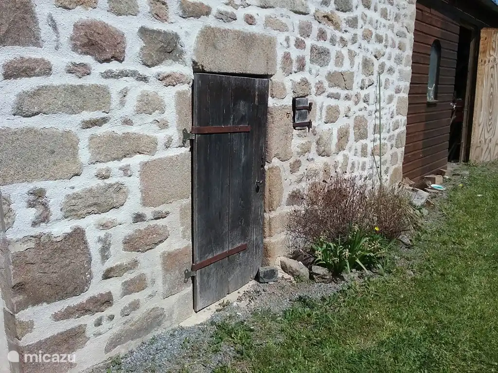 Originaltür zum ehemaligen Stall