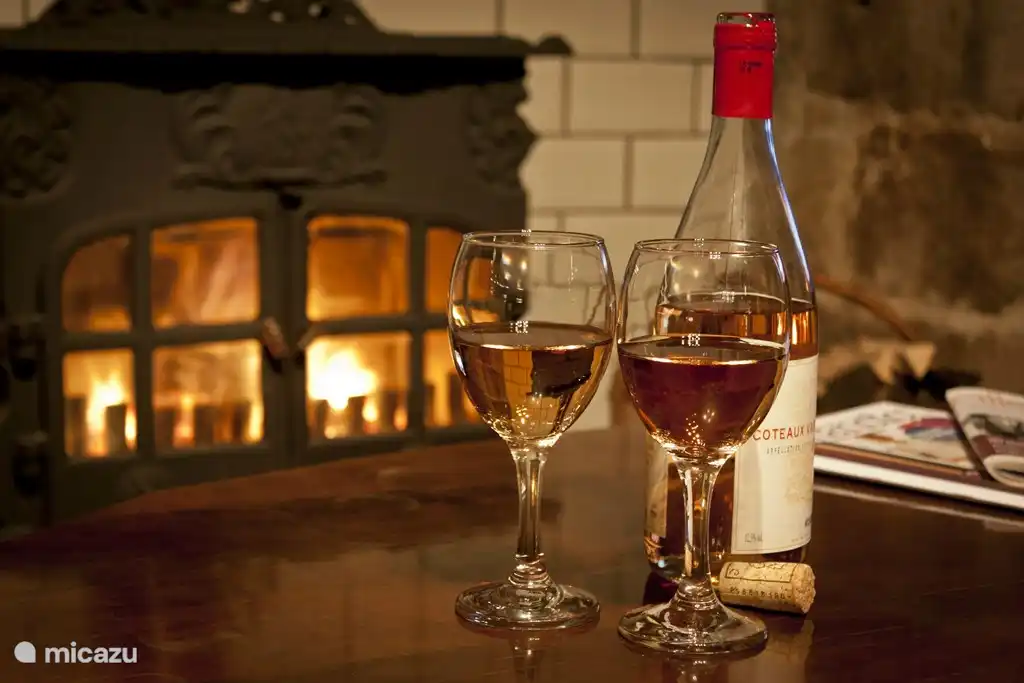 Wohnzimmer mit Holzofen