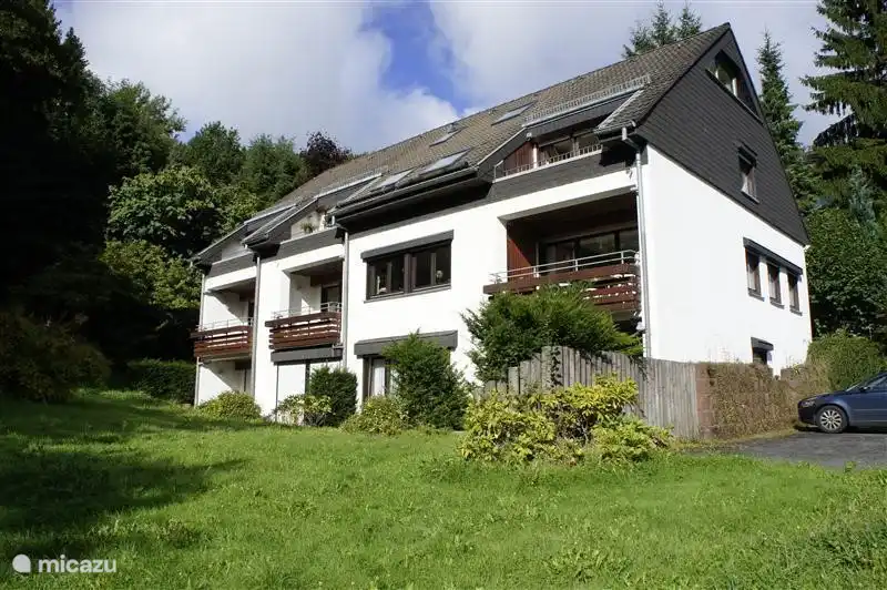 Die Wohnung ist Teil des Komplexes in der Dormecke auf der 1. oder 2. Etage