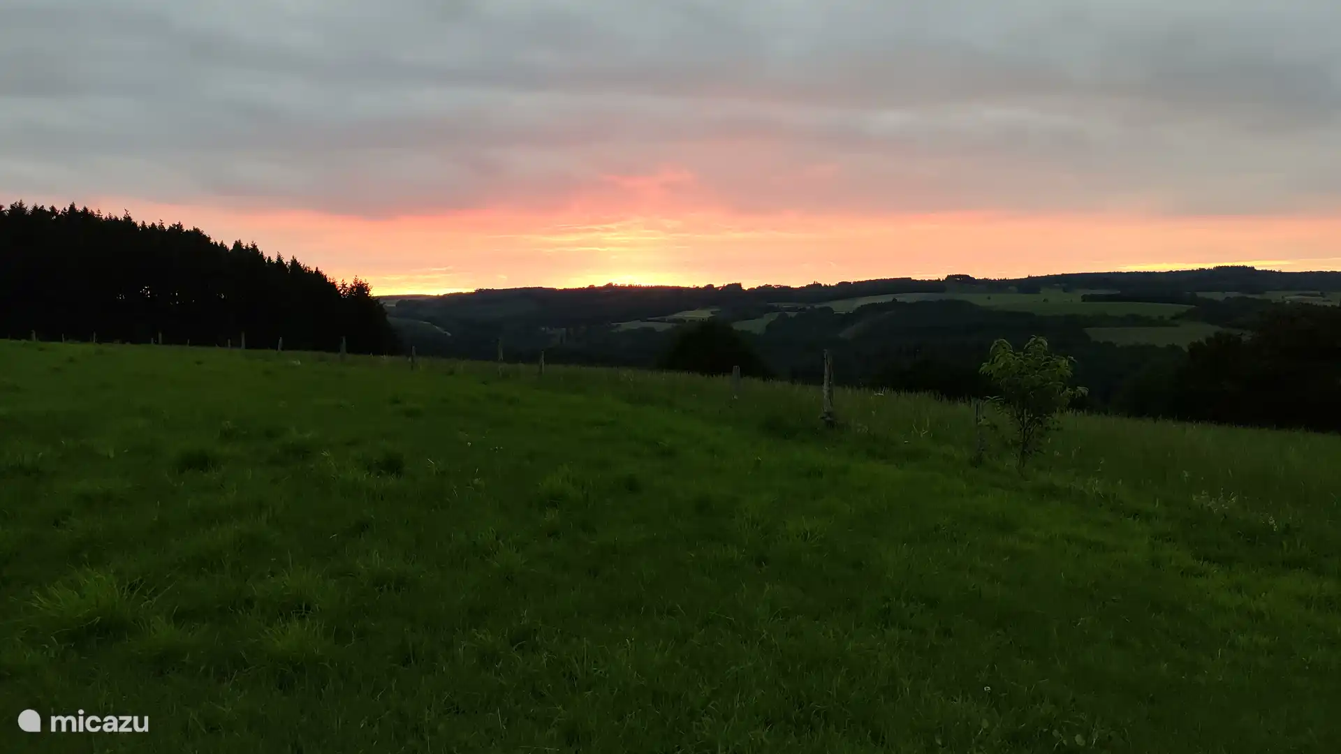 Abendliche Wanderung auf dem Hügel