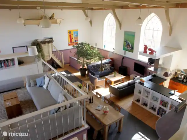 Grieta de Van Dam en Países Bajos, Frise, Oosterbierum - casa vacacional En el alojamiento para grupos, puede elegir entre diferentes áreas de descanso.