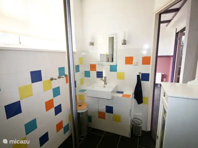 Grieta de Van Dam en Países Bajos, Frise, Oosterbierum - casa vacacional El baño, fresco, alegre les higienico.