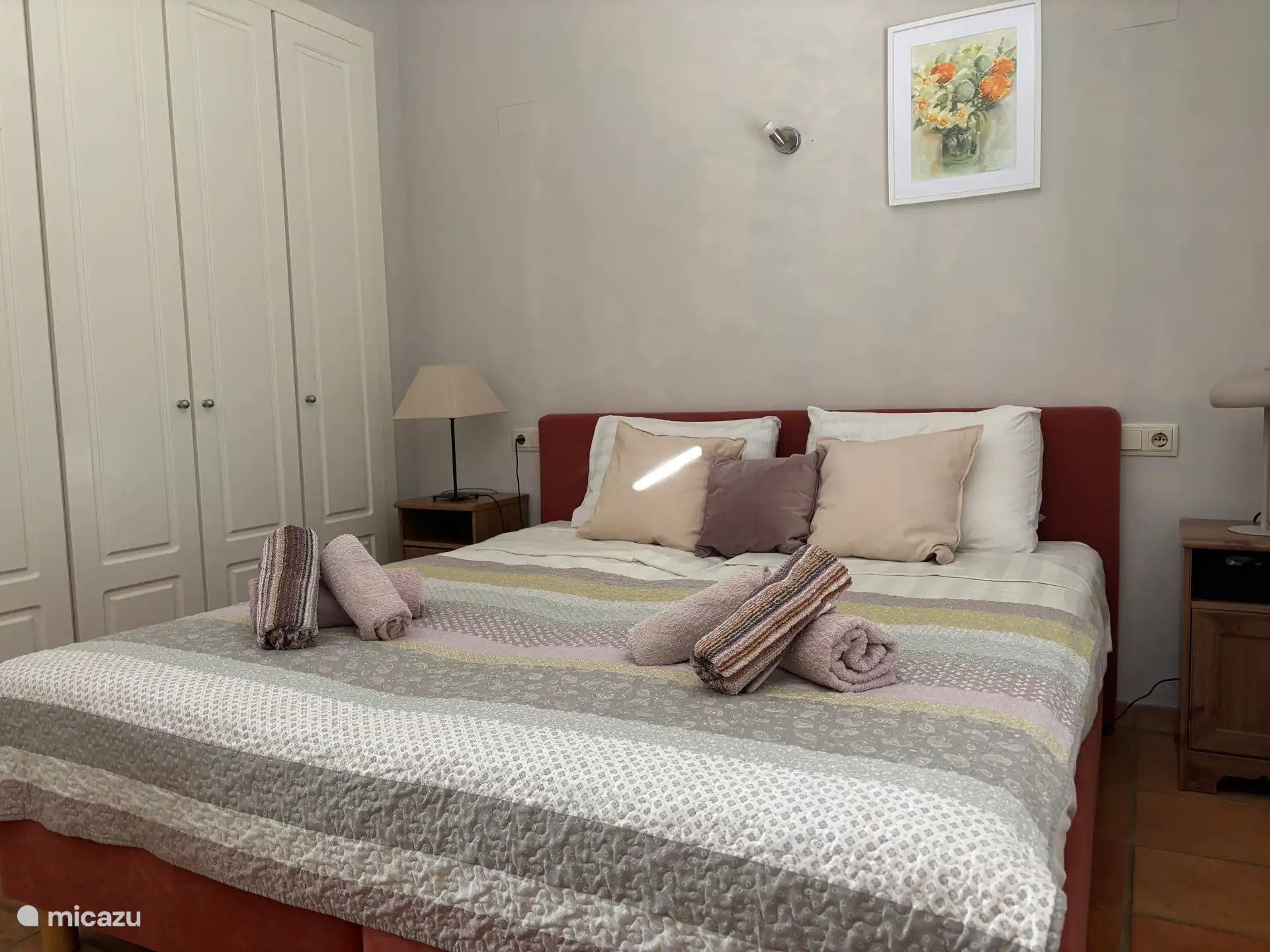 Chambre principale avec 2 sommiers avec salle de bain attenante et balcon