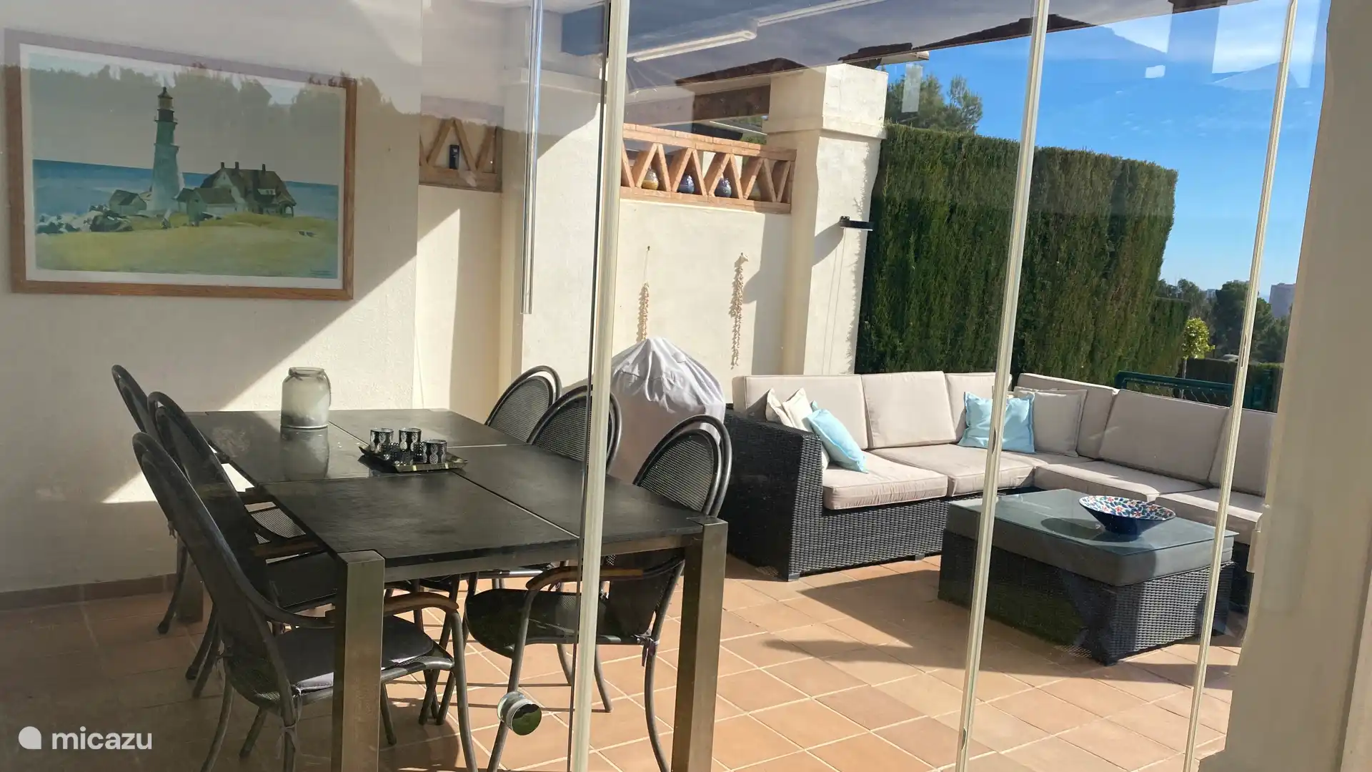 Glasdeuren voor evt. wind, kan open