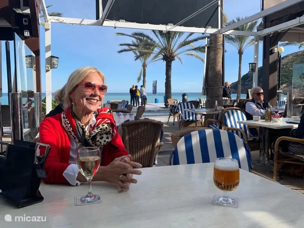 Magnifique au bord de la plage de sable
