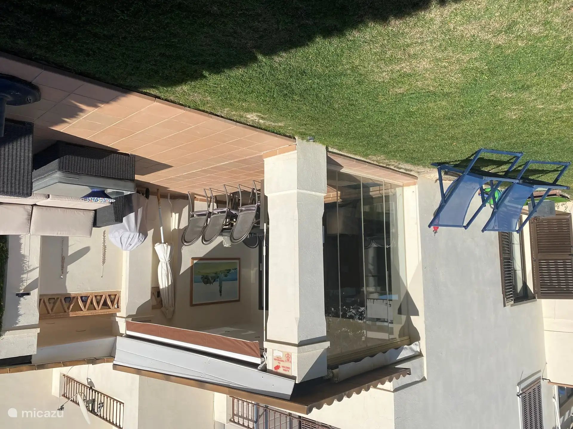 Jolie terrasse, intimité et couverte