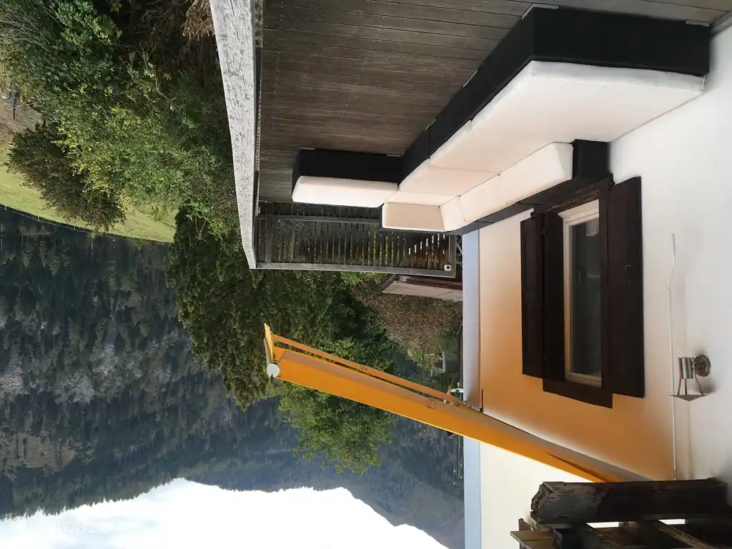 großzügiger Balkon von ca. 30m2 mit herrlichem Blick über die Berge und das Tal.