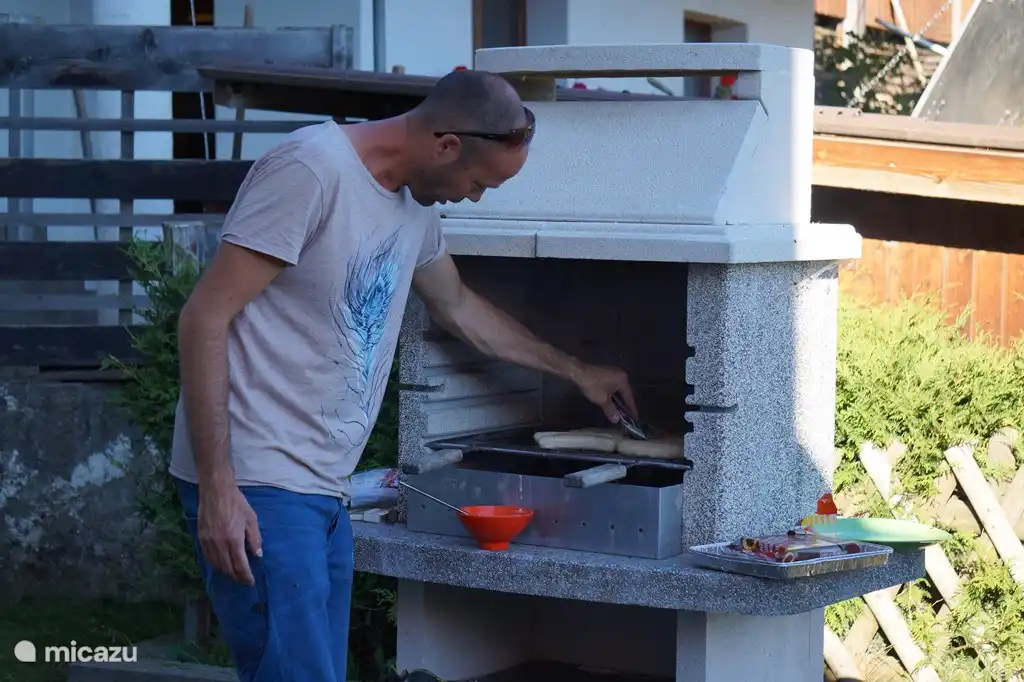 BBQ ist im Hinterhof