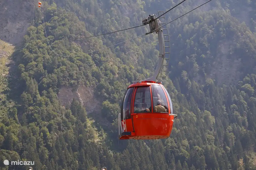 5 Autominuten von unserem Haus entfernt diese ganzjährig geöffnete Bergbahn (Feldis)