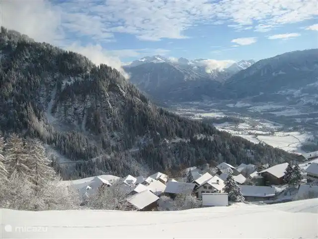 Trennen Sie das Dorf in Richtung Süd-West