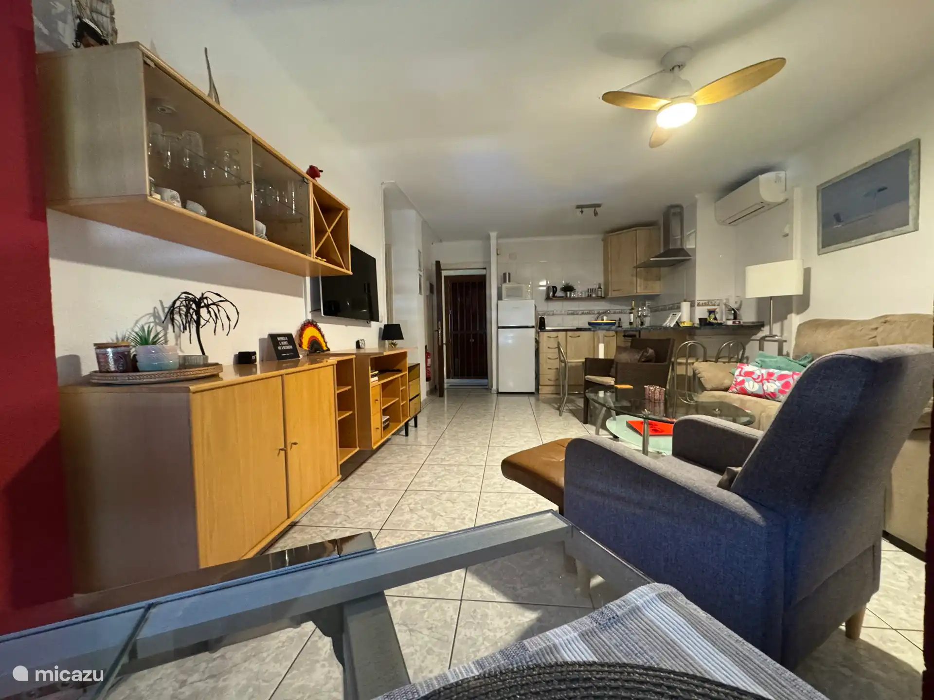 Wohnzimmer mit Blick auf die Küche