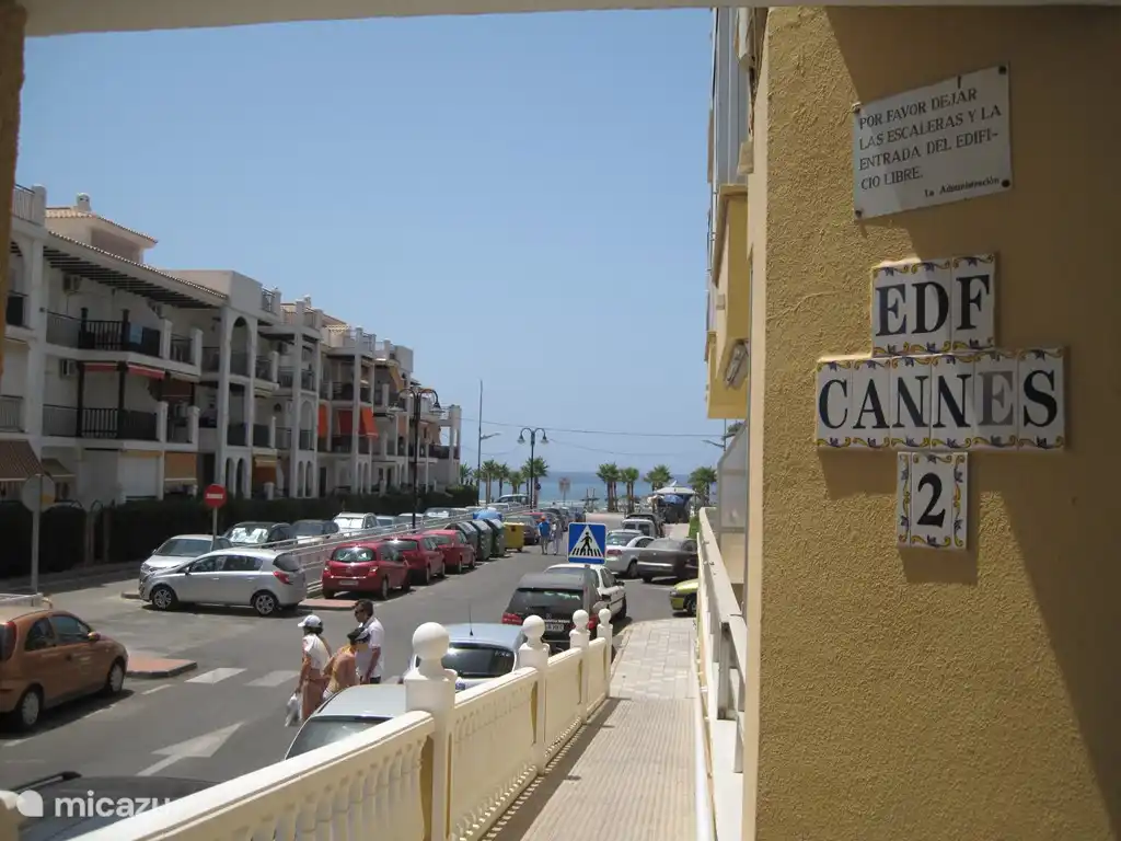 Der Eingang ist je nach Steigung über eine Treppe erreichbar. Perfekt für Menschen mit Mobilitätsproblemen