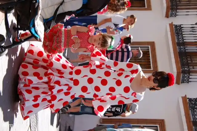 San Isidro. Jeder in typisch spanischer Kleidung! Großartig zu erleben