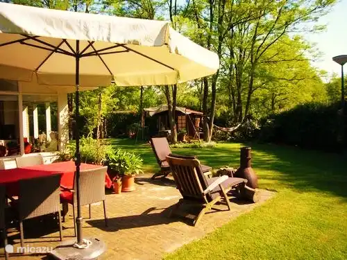 Schöner Garten mit Südterrasse.