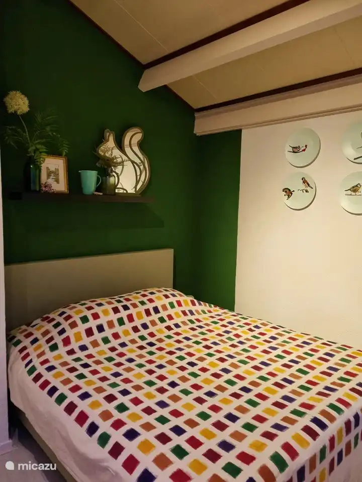 Schlafzimmer mit Doppelbett