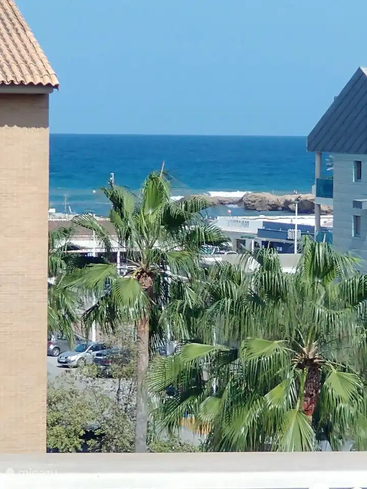 Zeezicht vanaf terras (ingezoomd)