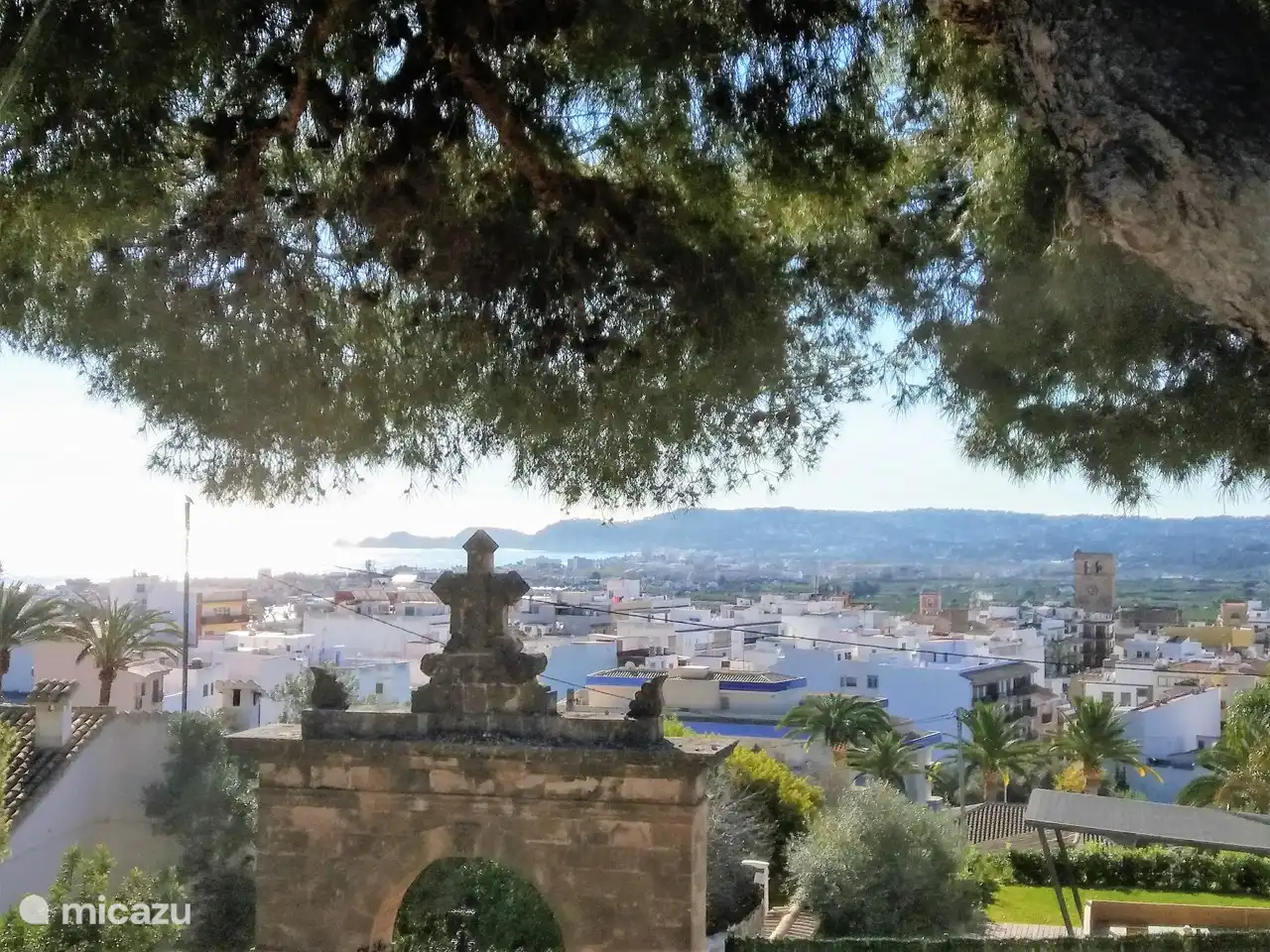 Uitzicht over het dorp en de zee