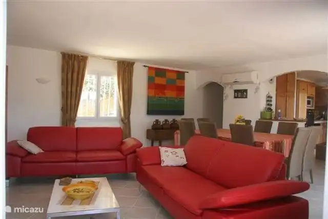 salón acogedor, TV, DVD, algunos juegos de mesa y material de lectura disponibles