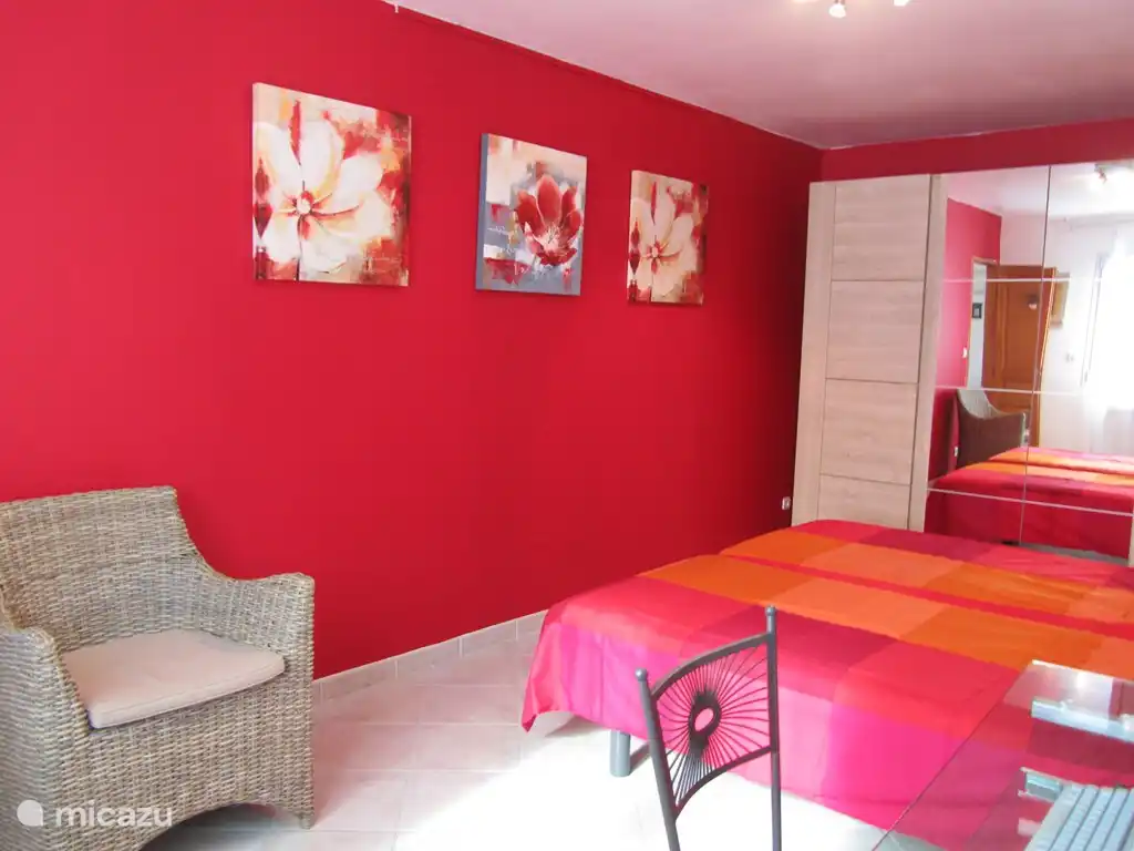 habitación cereza con dos camas individuales