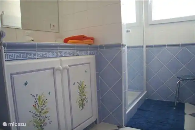 2º cuarto de baño perteneciente a la habitación Cérise y la habitación Vigne.