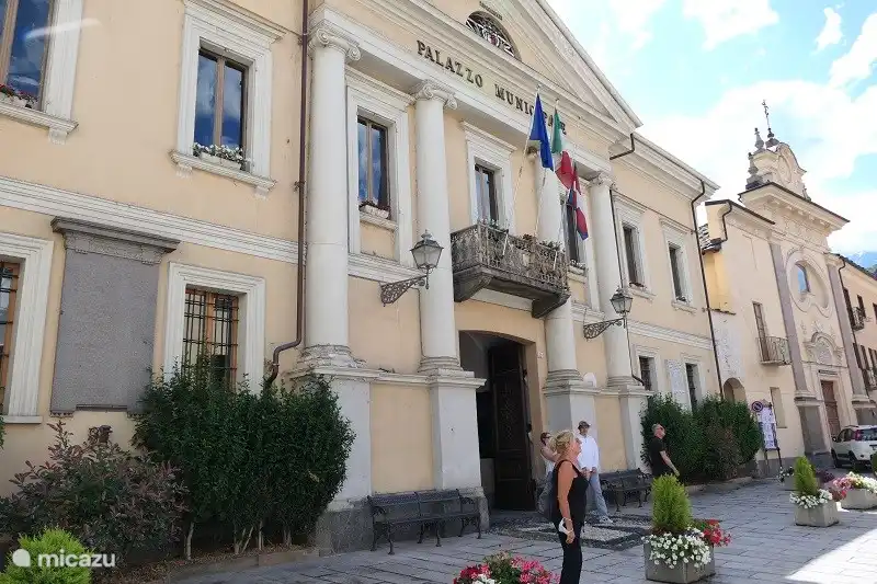 Susa with many cafes, restaurants and shops