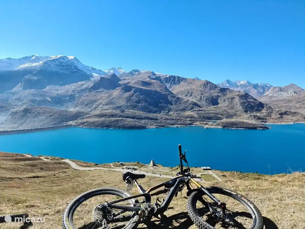 Mountain bike and hiking trail above Lake Monceniscio