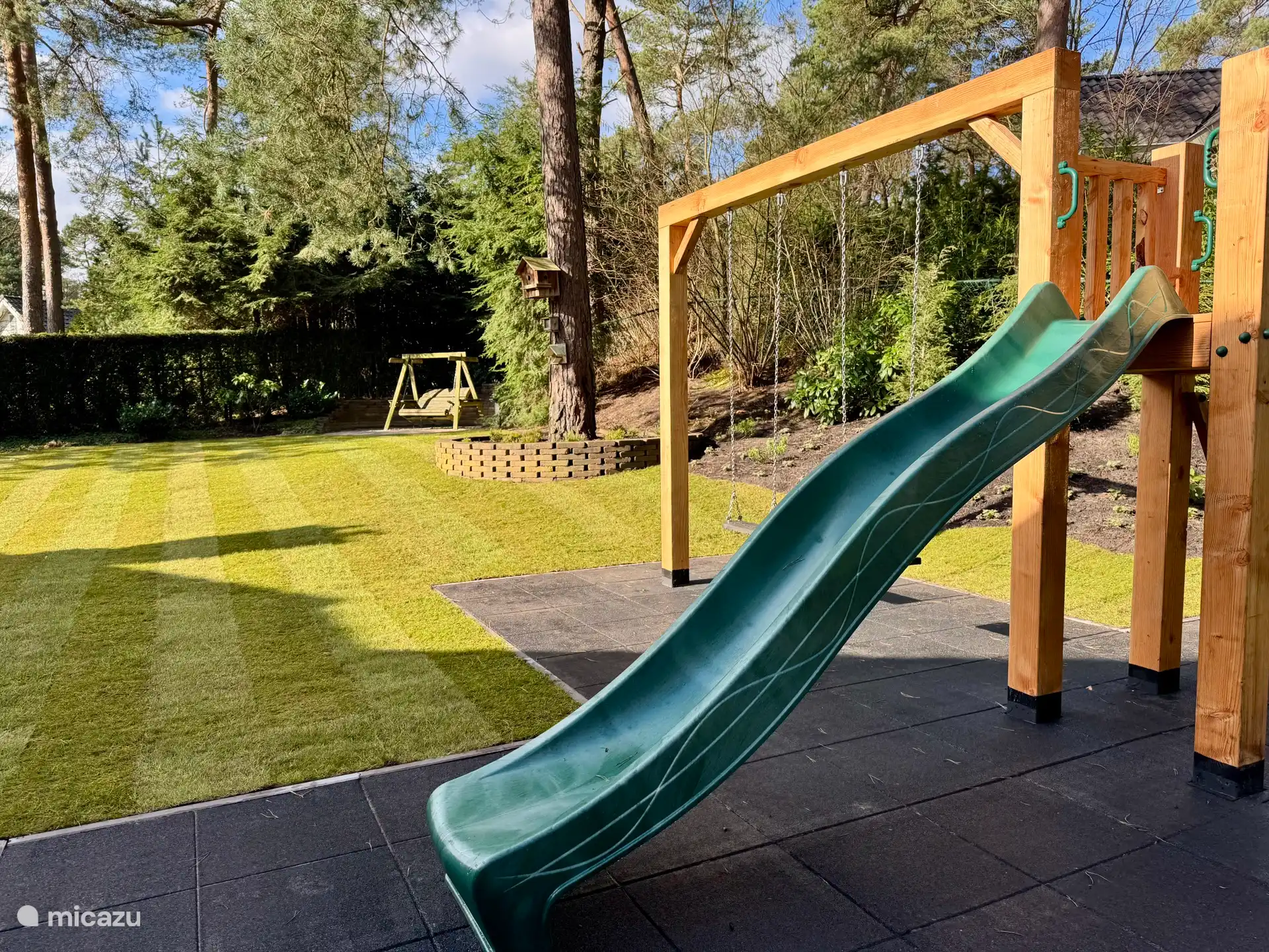 Het nieuwe speeltoestel.