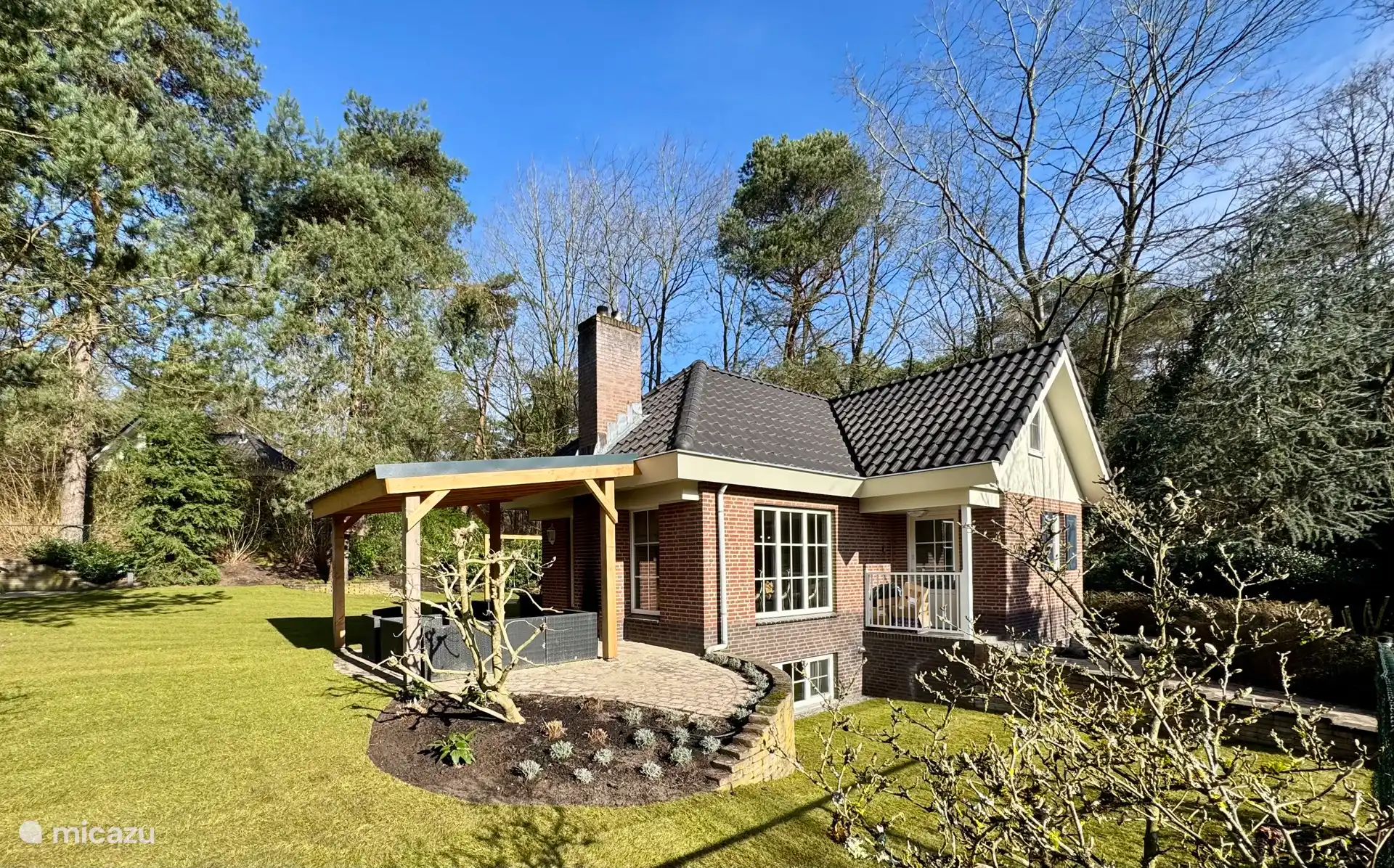 De vakantiewoning vanaf de parkeerplaats.